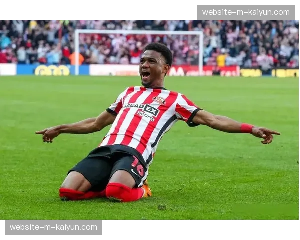 洛里昂后卫夸西成转会市场焦点，多支欧洲球队竞逐1000万欧元标价